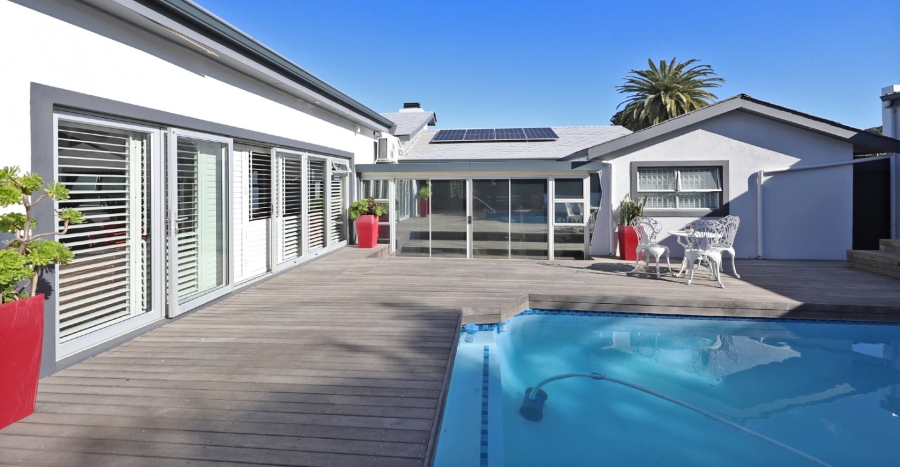4 Bedroom Property for Sale in Loevenstein Western Cape